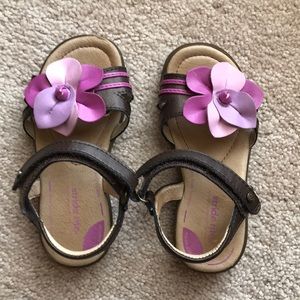 Stride Rite toddler girls sandals. Excellent 💕